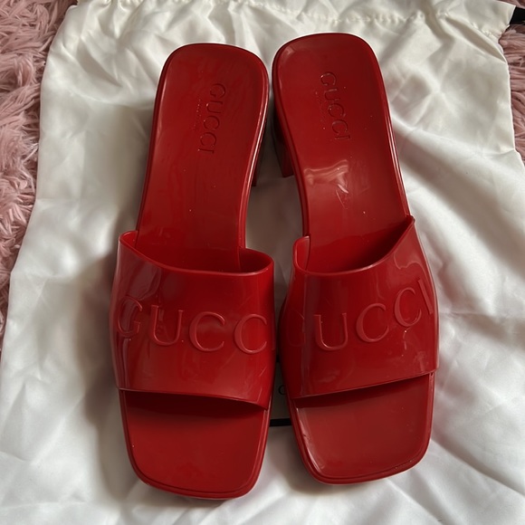 GUCCI Rubber Logo Platform Slide Sandal - Picture 3 of 9